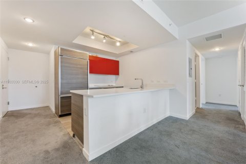 Condo in Miami, Florida, 2 bedrooms № 1991387 - photo 17