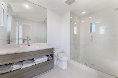 Condo in Miami, Florida, 2 bedrooms № 1991387 - photo 10