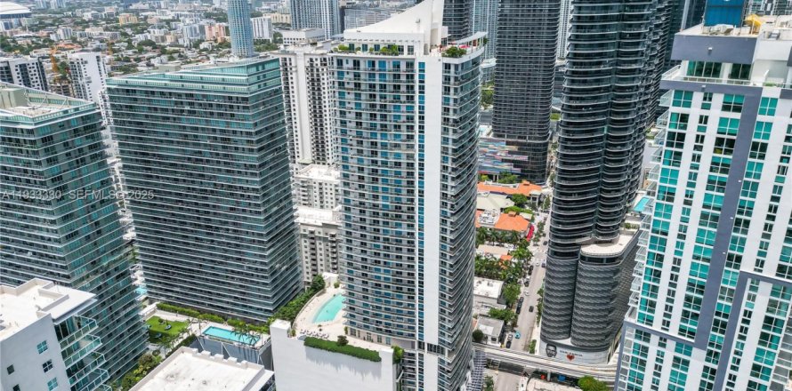 Condo in Miami, Florida, 2 bedrooms № 1991387