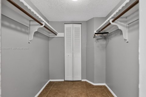 Condominio en venta en Lauderdale Lakes, Florida, 2 dormitorios, 102.38 m2 № 2334712 - foto 24