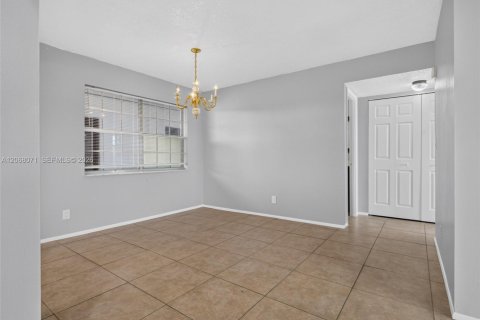 Condominio en venta en Lauderdale Lakes, Florida, 2 dormitorios, 102.38 m2 № 2334712 - foto 16