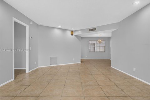 Condominio en venta en Lauderdale Lakes, Florida, 2 dormitorios, 102.38 m2 № 2334712 - foto 21