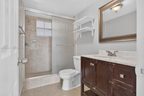 Condominio en venta en Lauderdale Lakes, Florida, 2 dormitorios, 102.38 m2 № 2334712 - foto 6