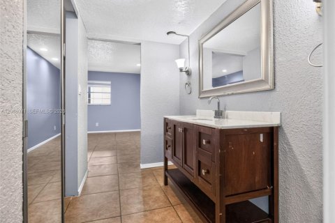 Condominio en venta en Lauderdale Lakes, Florida, 2 dormitorios, 102.38 m2 № 2334712 - foto 27