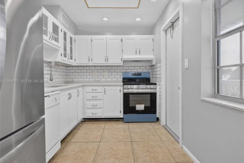 Condominio en venta en Lauderdale Lakes, Florida, 2 dormitorios, 102.38 m2 № 2334712 - foto 4