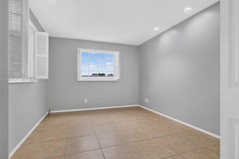 Condominio en venta en Lauderdale Lakes, Florida, 2 dormitorios, 102.38 m2 № 2334712 - foto 11