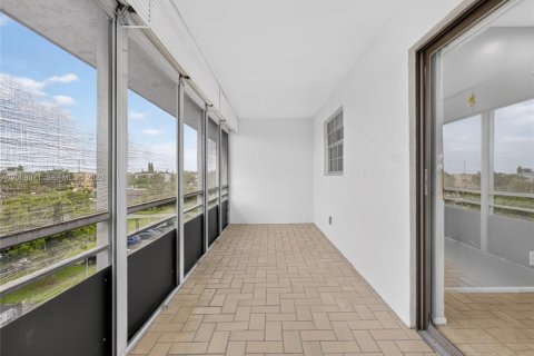 Condominio en venta en Lauderdale Lakes, Florida, 2 dormitorios, 102.38 m2 № 2334712 - foto 29