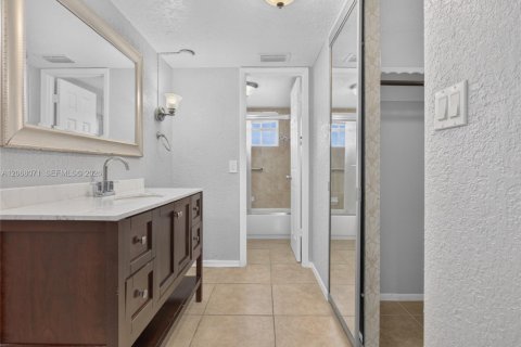 Condominio en venta en Lauderdale Lakes, Florida, 2 dormitorios, 102.38 m2 № 2334712 - foto 23