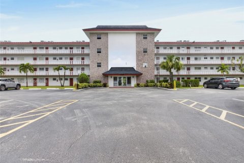 Condominio en venta en Lauderdale Lakes, Florida, 2 dormitorios, 102.38 m2 № 2334712 - foto 3