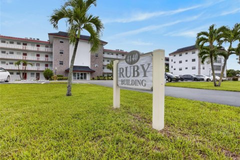 Condominio en venta en Lauderdale Lakes, Florida, 2 dormitorios, 102.38 m2 № 2334712 - foto 2