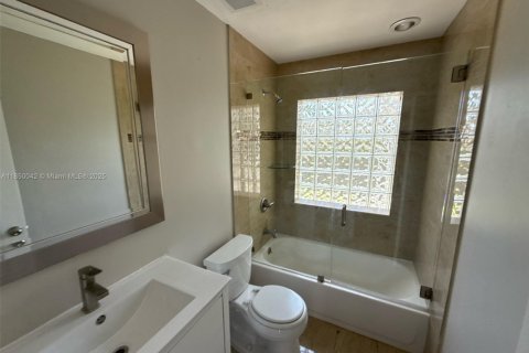 Casa en venta en Fort Lauderdale, Florida, 3 dormitorios, 121.33 m2 № 1854734 - foto 14