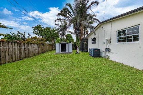 Casa en venta en Fort Lauderdale, Florida, 3 dormitorios, 121.33 m2 № 1854734 - foto 25