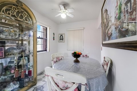 House in Miami, Florida 2 bedrooms, 78.97 sq.m. № 2044122 - photo 8