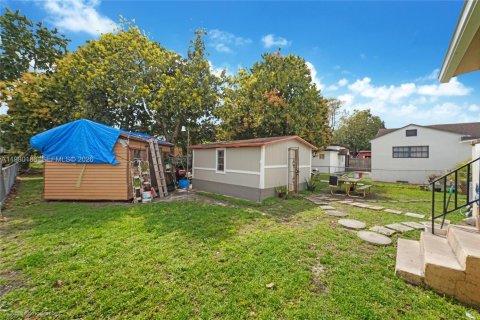 House in Miami, Florida 2 bedrooms, 78.97 sq.m. № 2044122 - photo 14