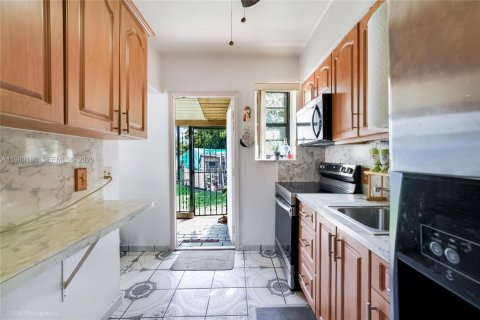 House in Miami, Florida 2 bedrooms, 78.97 sq.m. № 2044122 - photo 4