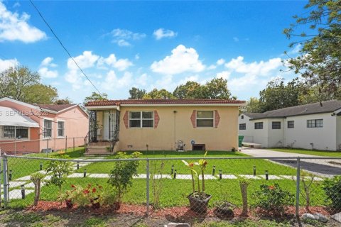 House in Miami, Florida 2 bedrooms, 78.97 sq.m. № 2044122
