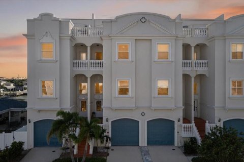 Touwnhouse à Clearwater, Floride 4 chambres, 310.29 m2 № 2108233