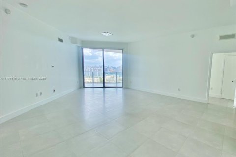 Condominio en venta en North Miami Beach, Florida, 2 dormitorios, 163.14 m2 № 1862676 - foto 6