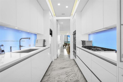 Condo in Bal Harbour, Florida, 3 bedrooms  № 1945030 - photo 25