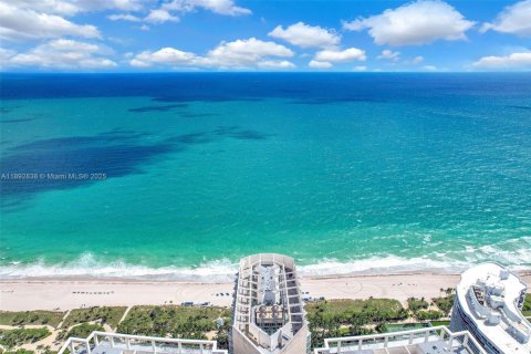 Condo in Bal Harbour, Florida, 3 bedrooms  № 1945030 - photo 3