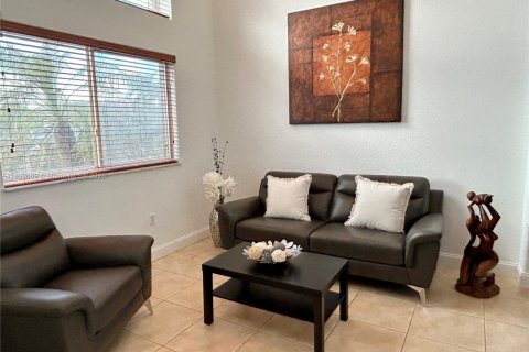 Villa ou maison à vendre à Miami, Floride: 4 chambres, 207.73 m2 № 1730577 - photo 2