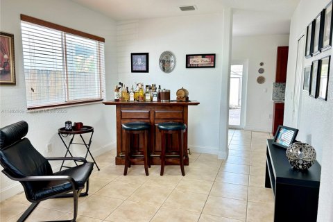 Villa ou maison à vendre à Miami, Floride: 4 chambres, 207.73 m2 № 1730577 - photo 3