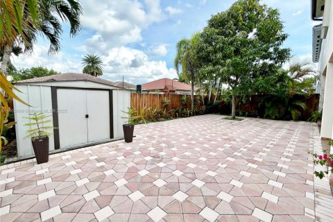 Villa ou maison à vendre à Miami, Floride: 4 chambres, 207.73 m2 № 1730577 - photo 13