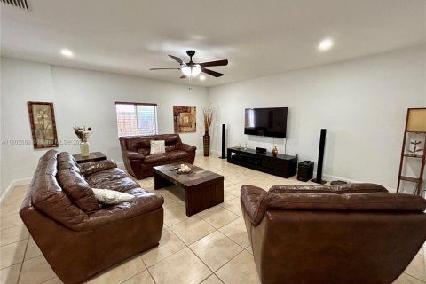 Villa ou maison à vendre à Miami, Floride: 4 chambres, 207.73 m2 № 1730577 - photo 6