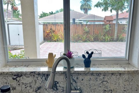Villa ou maison à vendre à Miami, Floride: 4 chambres, 207.73 m2 № 1730577 - photo 10