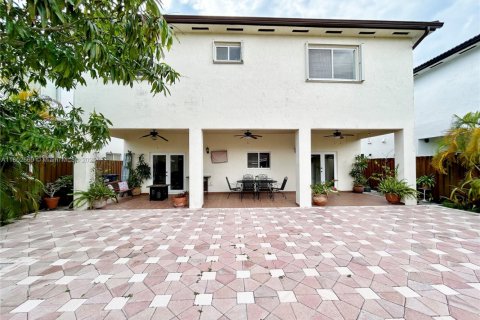 Villa ou maison à vendre à Miami, Floride: 4 chambres, 207.73 m2 № 1730577 - photo 12