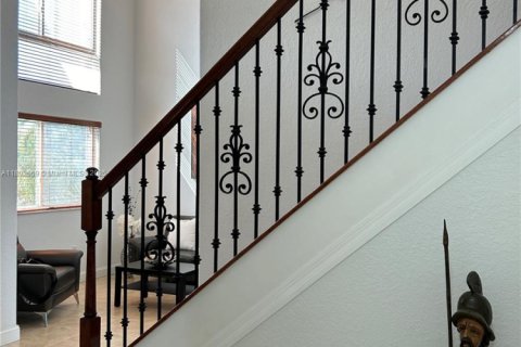 Villa ou maison à vendre à Miami, Floride: 4 chambres, 207.73 m2 № 1730577 - photo 5