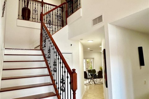 Villa ou maison à vendre à Miami, Floride: 4 chambres, 207.73 m2 № 1730577 - photo 4