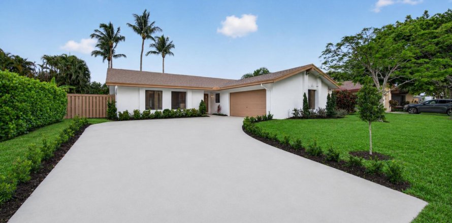 House in Boca Raton, Florida 3 bedrooms, 179.21 sq.m. № 2087476