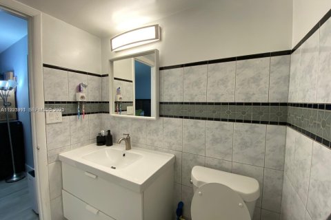 Copropriété à louer à Plantation, Floride: 2 chambres, 94.85 m2 № 1990552 - photo 11