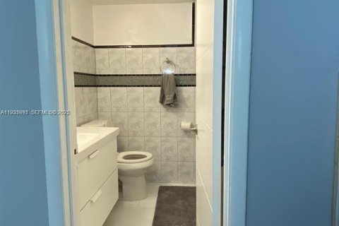 Copropriété à louer à Plantation, Floride: 2 chambres, 94.85 m2 № 1990552 - photo 12