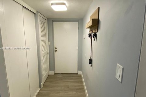 Copropriété à louer à Plantation, Floride: 2 chambres, 94.85 m2 № 1990552 - photo 5