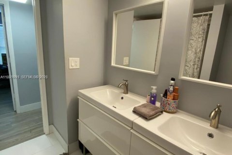 Copropriété à louer à Plantation, Floride: 2 chambres, 94.85 m2 № 1990552 - photo 2