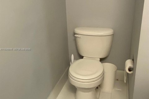 Copropriété à louer à Plantation, Floride: 2 chambres, 94.85 m2 № 1990552 - photo 3