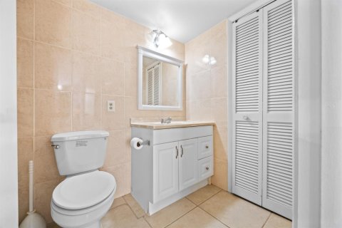 Купить кондоминиум в Халландейл-Бич, Флорида 3 комнаты, 119.66м2, № 2187962 - фото 21