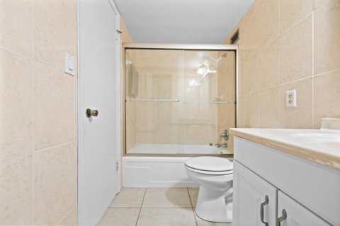 Купить кондоминиум в Халландейл-Бич, Флорида 3 комнаты, 119.66м2, № 2187962 - фото 22