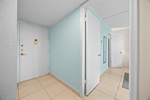 Купить кондоминиум в Халландейл-Бич, Флорида 3 комнаты, 119.66м2, № 2187962 - фото 17