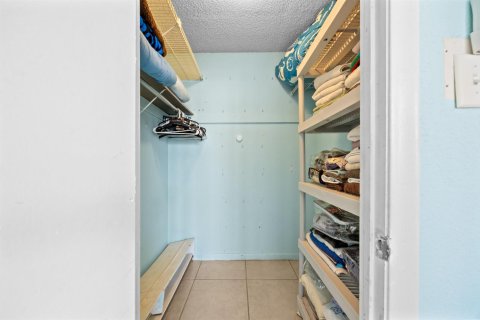 Купить кондоминиум в Халландейл-Бич, Флорида 3 комнаты, 119.66м2, № 2187962 - фото 15