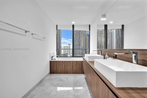 Снять в аренду кондоминиум в Майами, Флорида 2 спальни, 125.98м2, № 2019647 - фото 28