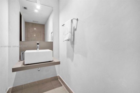 Снять в аренду кондоминиум в Майами, Флорида 2 спальни, 125.98м2, № 2019647 - фото 30