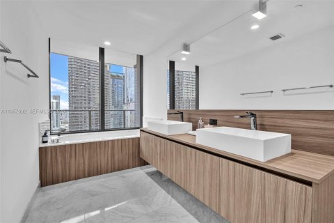 Снять в аренду кондоминиум в Майами, Флорида 2 спальни, 125.98м2, № 2019647 - фото 25