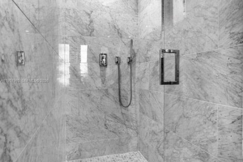 Снять в аренду кондоминиум в Майами, Флорида 2 спальни, 125.98м2, № 2019647 - фото 27