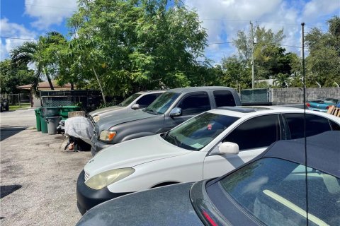 Commercial property in Fort Lauderdale, Florida № 137412 - photo 1