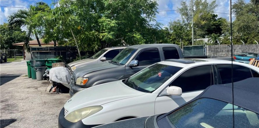 Commercial property in Fort Lauderdale, Florida № 137412
