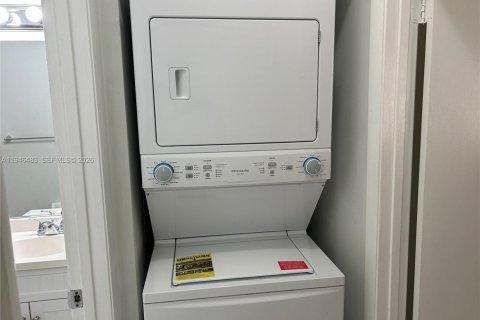 Купить кондоминиум в Пемброк-Пайнс, Флорида 2 спальни, 79.34м2, № 2002788 - фото 6