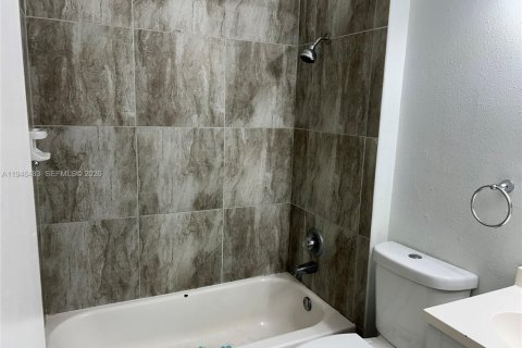 Купить кондоминиум в Пемброк-Пайнс, Флорида 2 спальни, 79.34м2, № 2002788 - фото 7